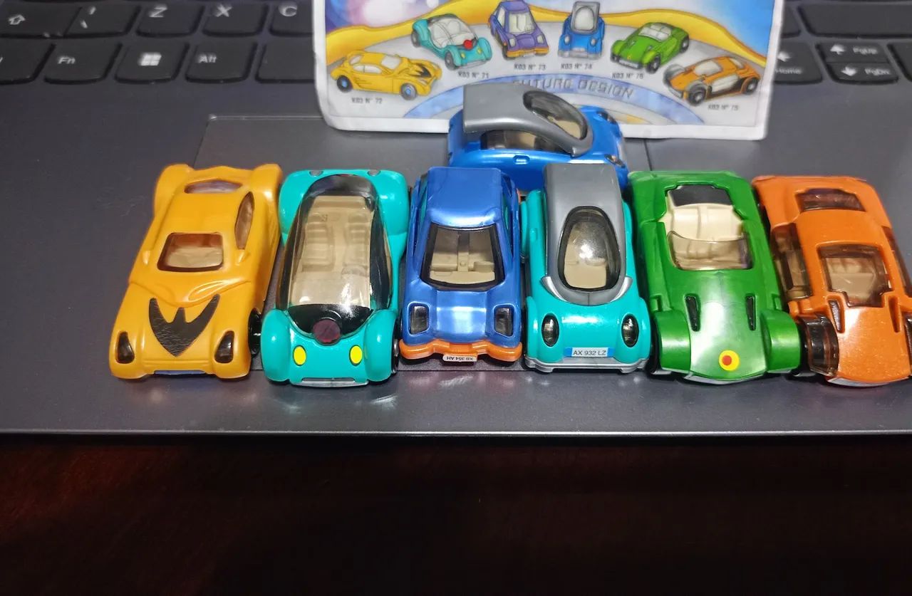 Kinder ovo Carros Futuristas