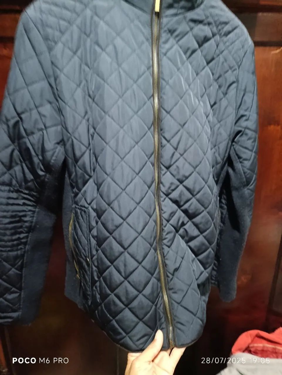 Jaqueta acolchoada azul marinho blusa cinza fofinha