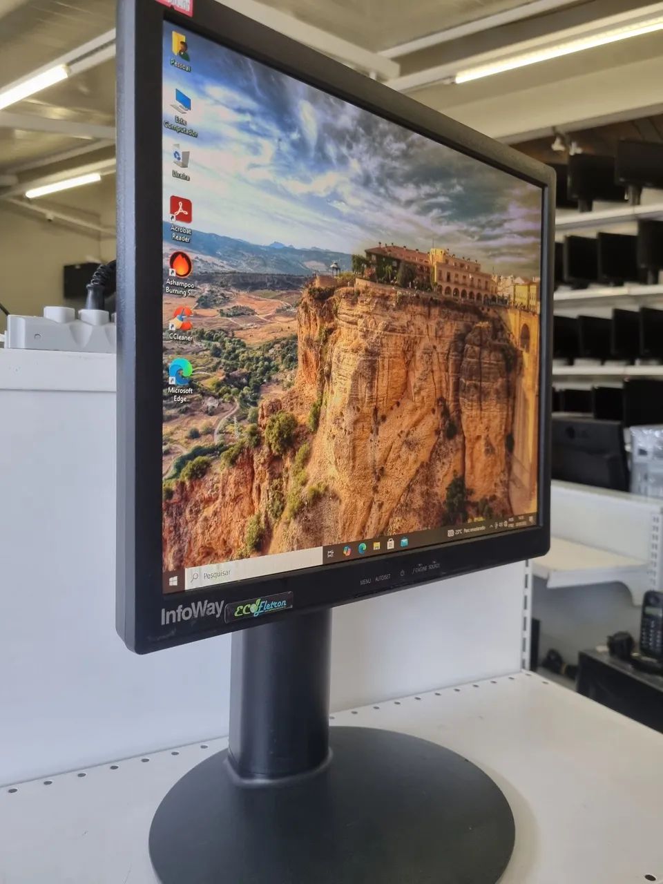 Monitor 17" Polegadas Quadrado com Base Regulagem de Altura e Giratória - Foto 3