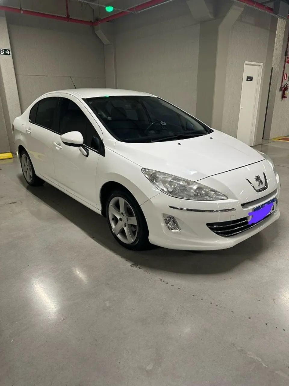 Peugeot 408 Allure: Conforto e Elegância em Perfeito Estado