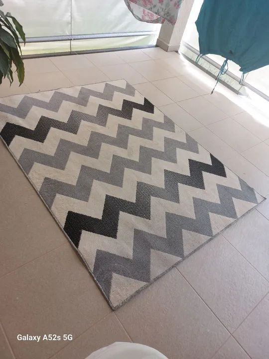 Tapete Chevron Cinza e Branco - Foto 2