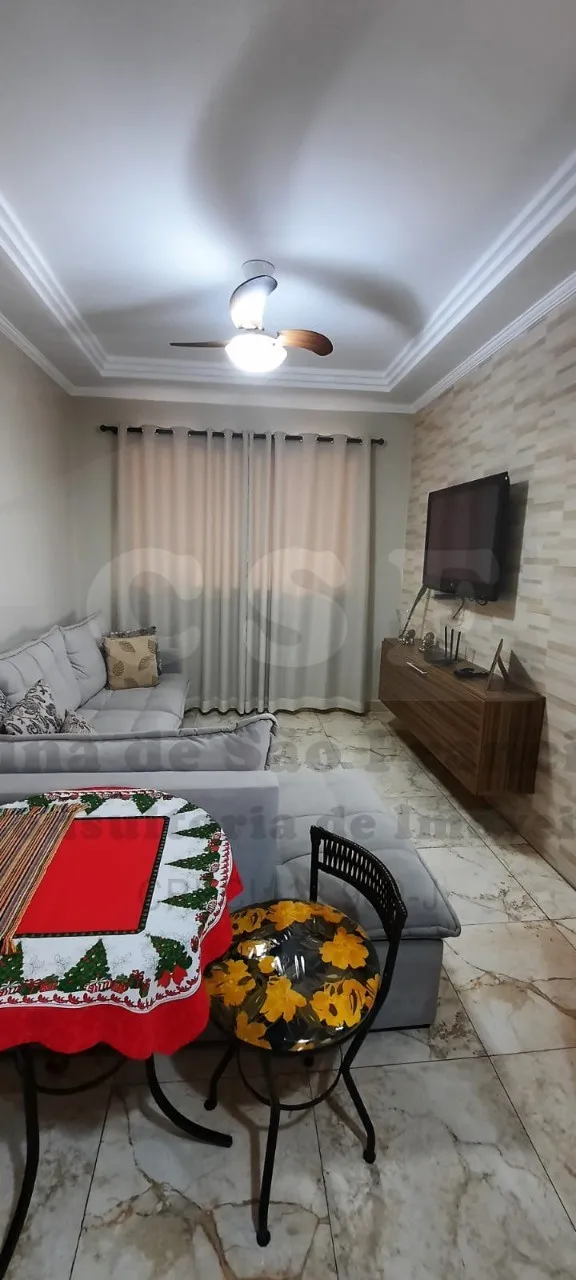 Lindo sobrado residencial a venda com um ponto comercial.