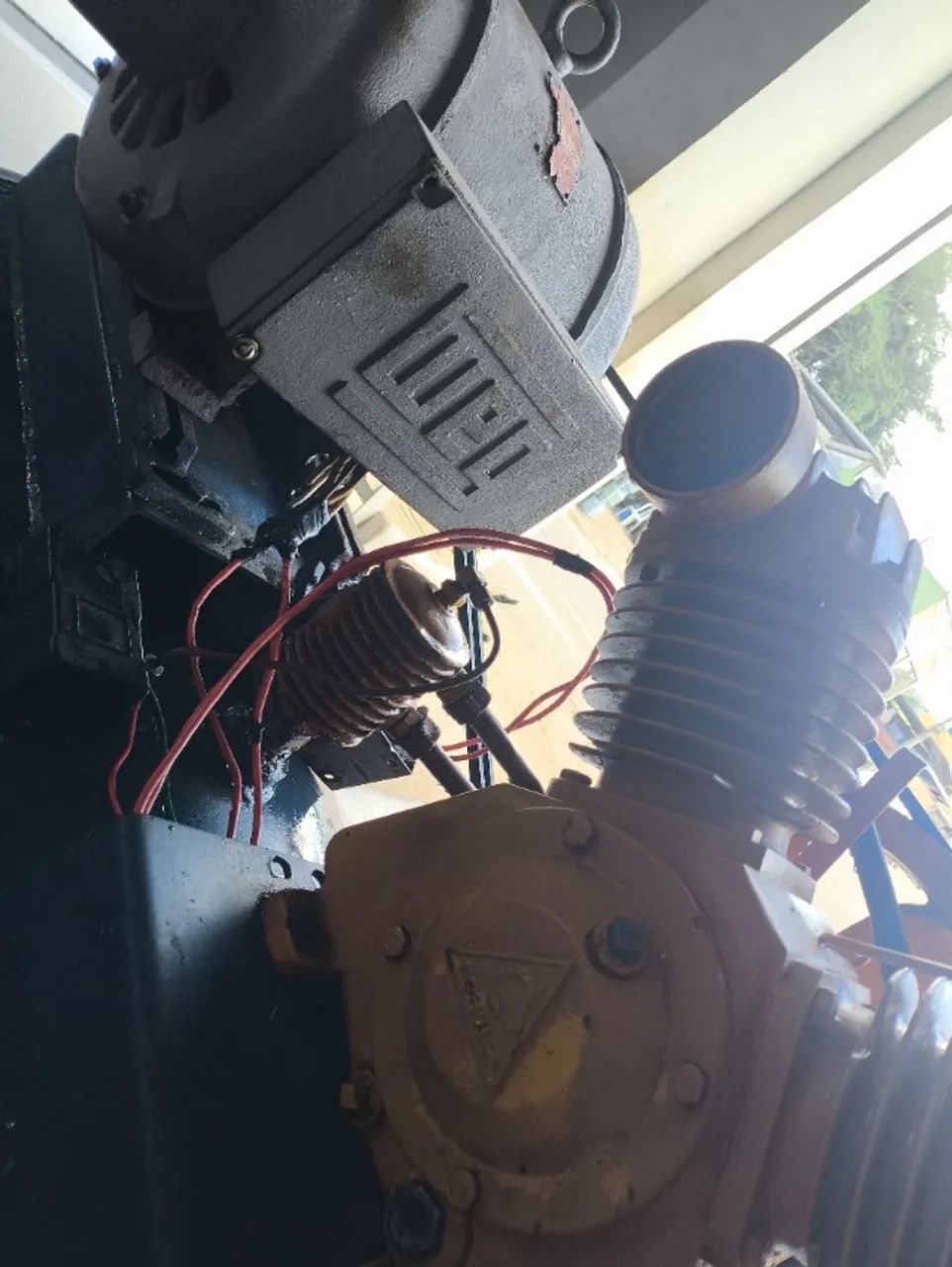 Compressor schulz alemão 300 litros bifasico 7,5 cv motor weg - Foto 3