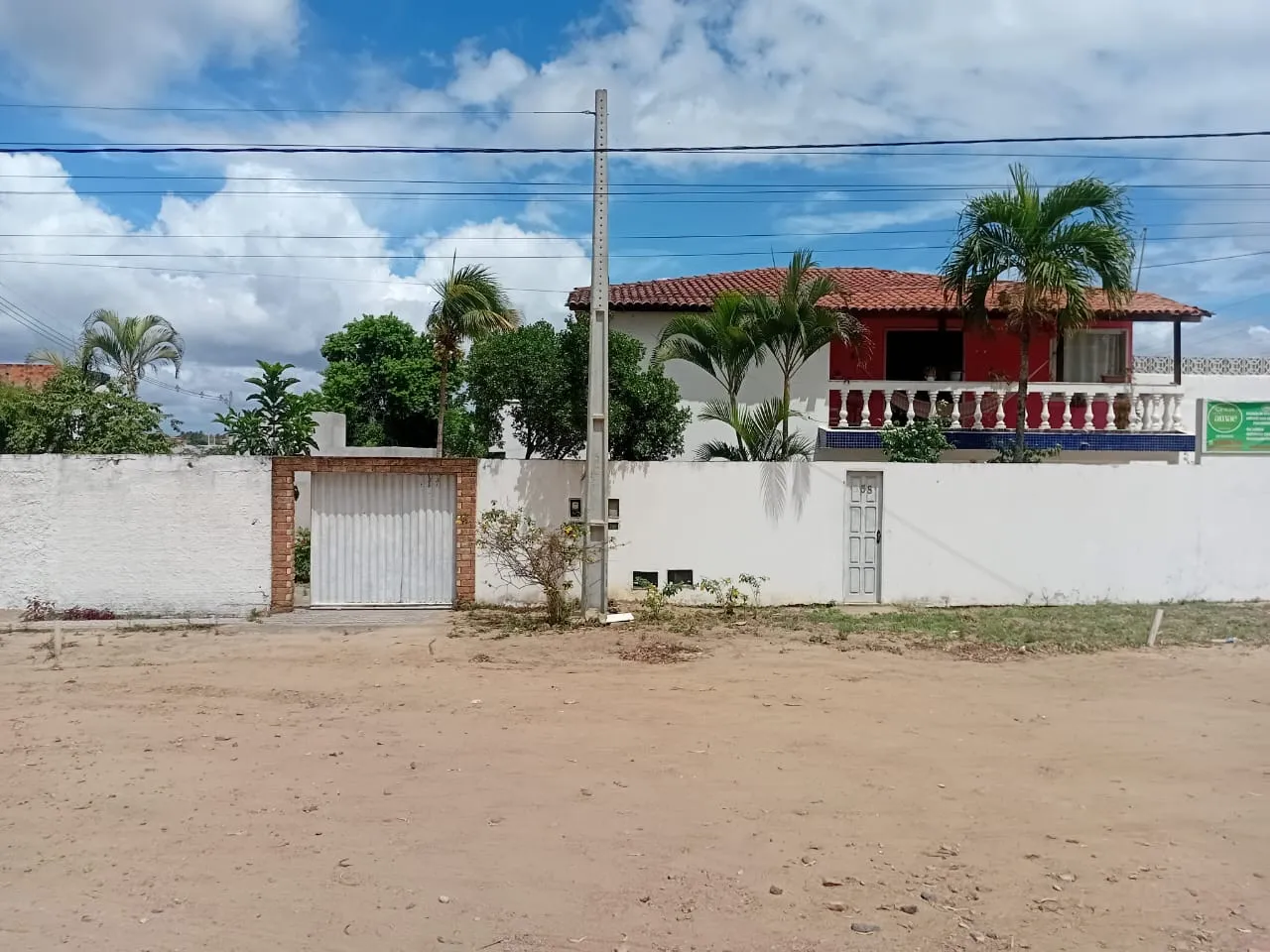 RESIDÊNCIA AMPLA COM PREÇO À COMBINAR EM SERRINHA, COM TERRENO EM FRENTE A BR 116