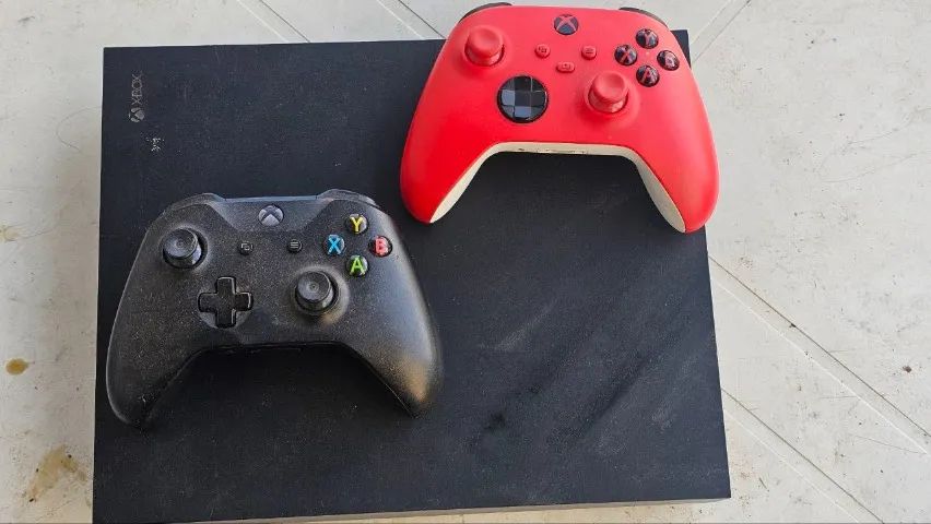 Xbox One X 4k + 2 controles
