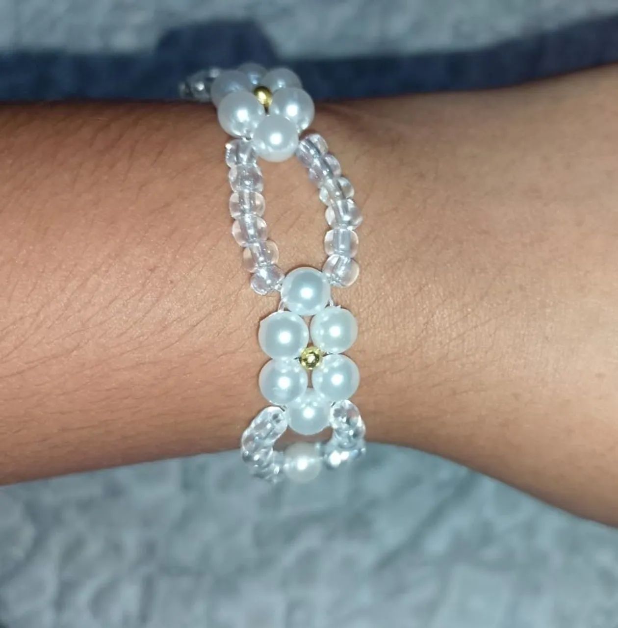 Pulseira branca e transparente 