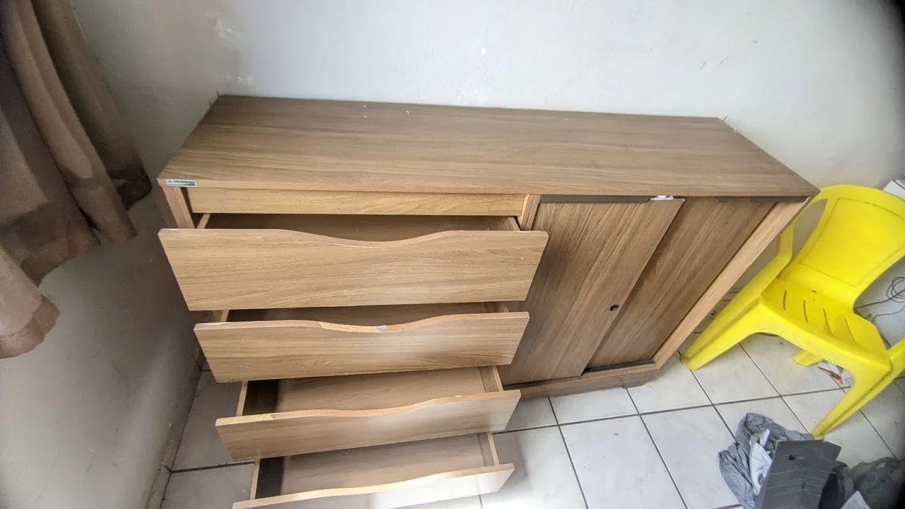 Cômoda usada com avarias (empenada) - Foto 2