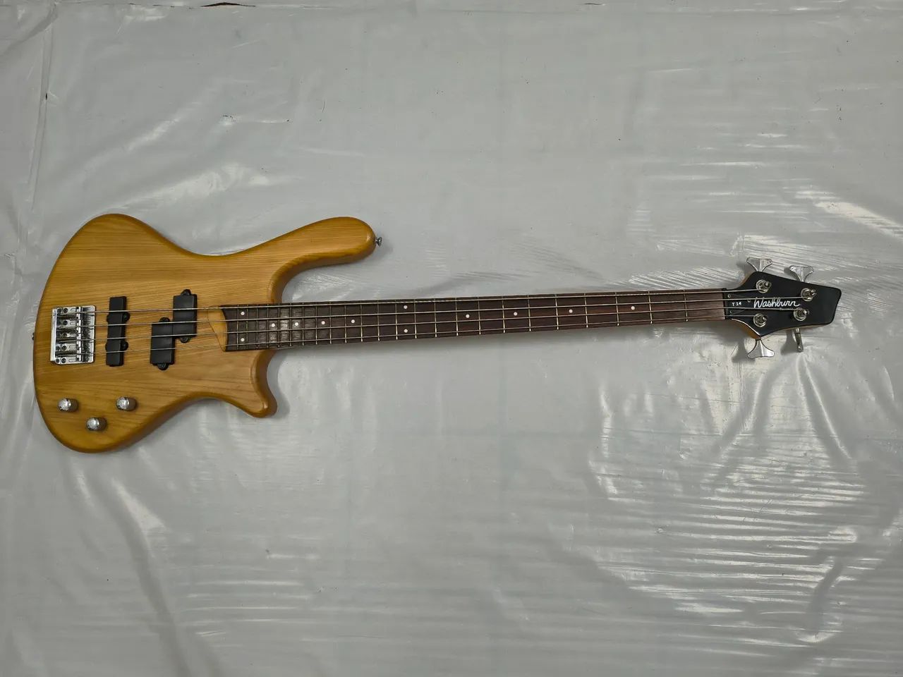 Baixo Washburn ? Taurus T-14