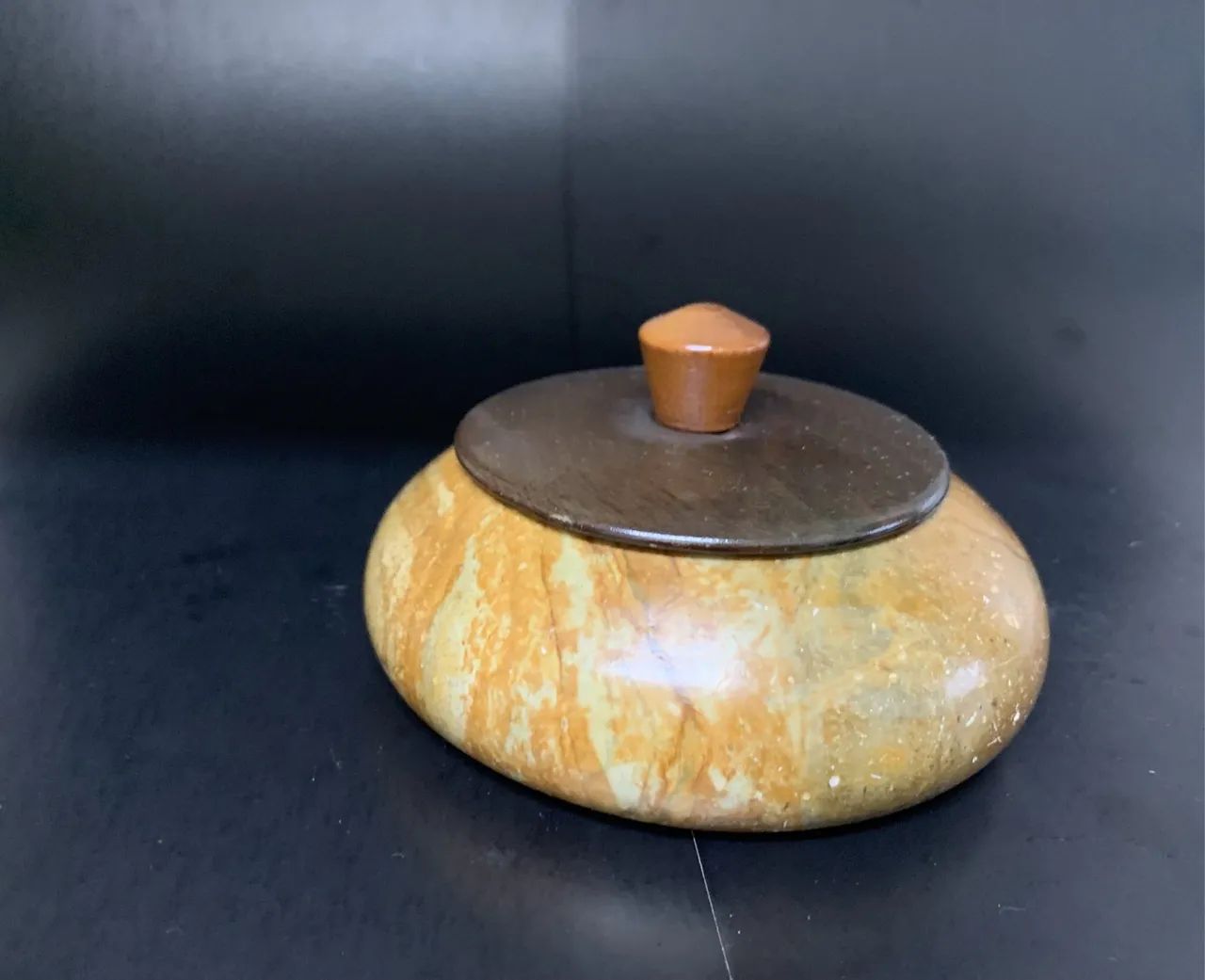 Pote em Pedra Sabão com tampa de madeira   - Foto 4