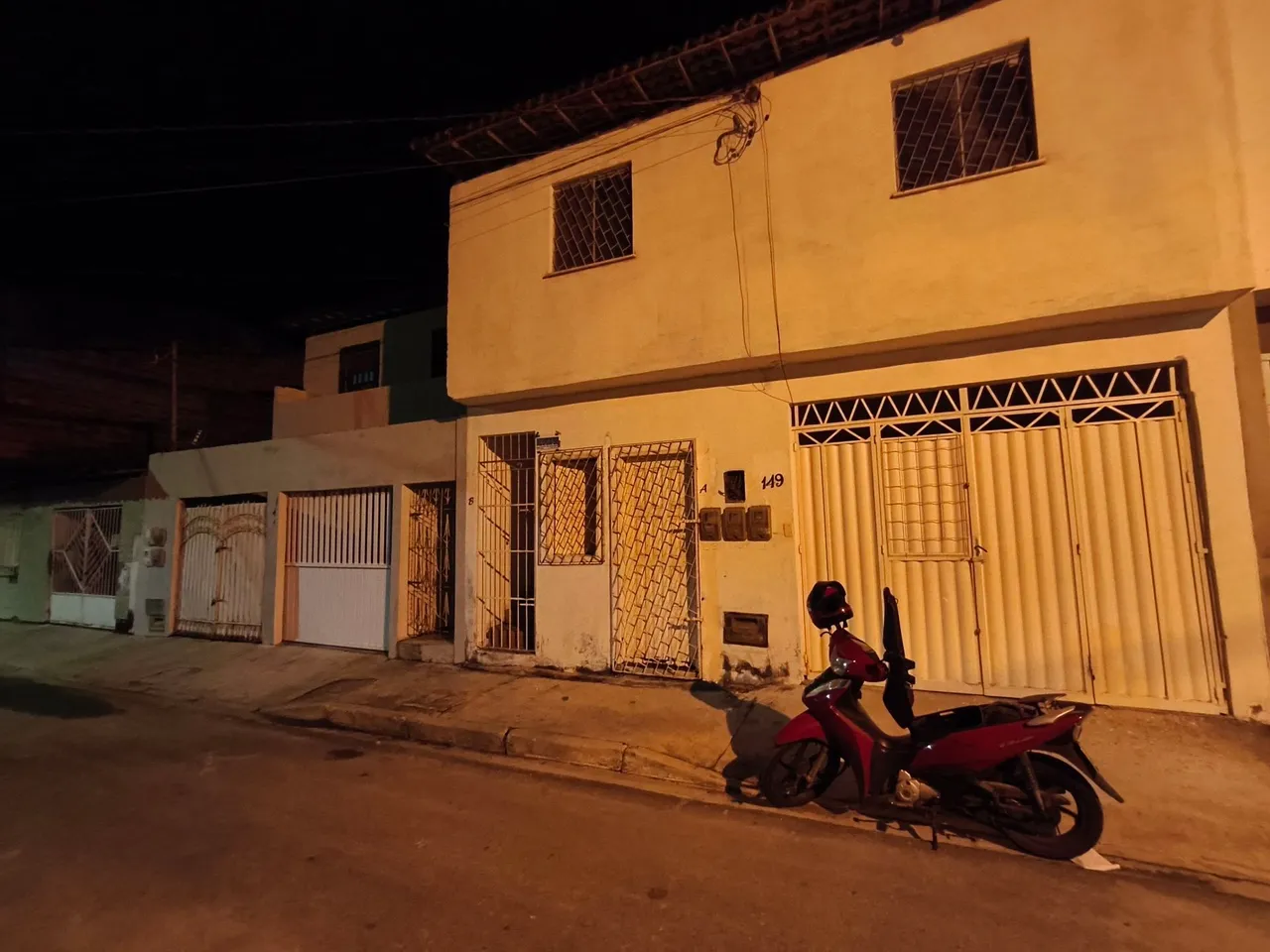 CASA DE CIMA NA SOLEDADE RUA EM FRENTE A ENTRADA DO TABAJARA