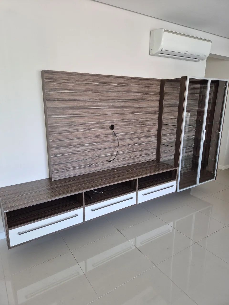 Rack de TV com cristaleira em vidro - Foto 2