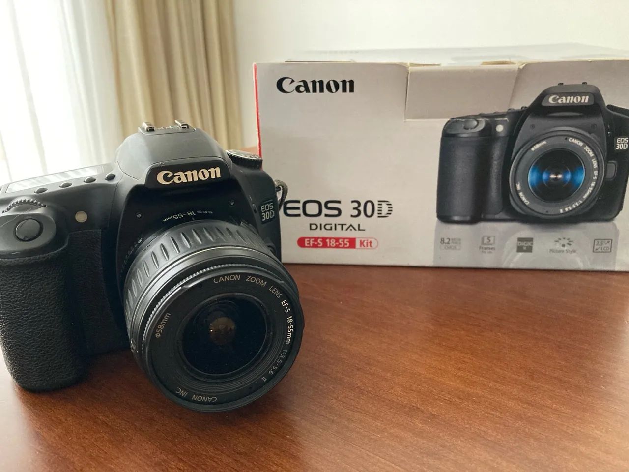 Canon EOS 30D com Lente 18-55mm