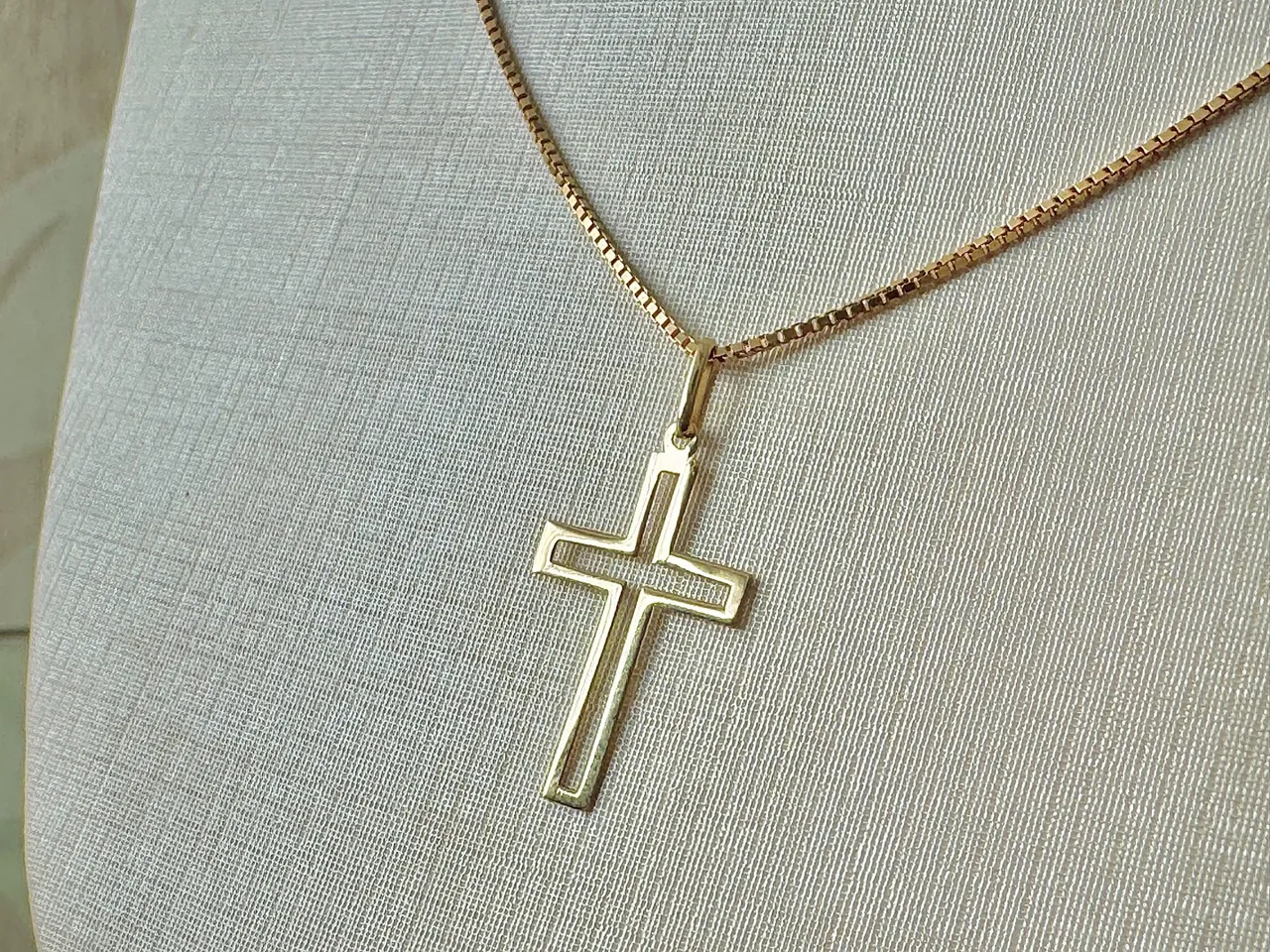Corrente Veneziana Ouro 70cm Vivara 1mm espessura Crucifixo 18k