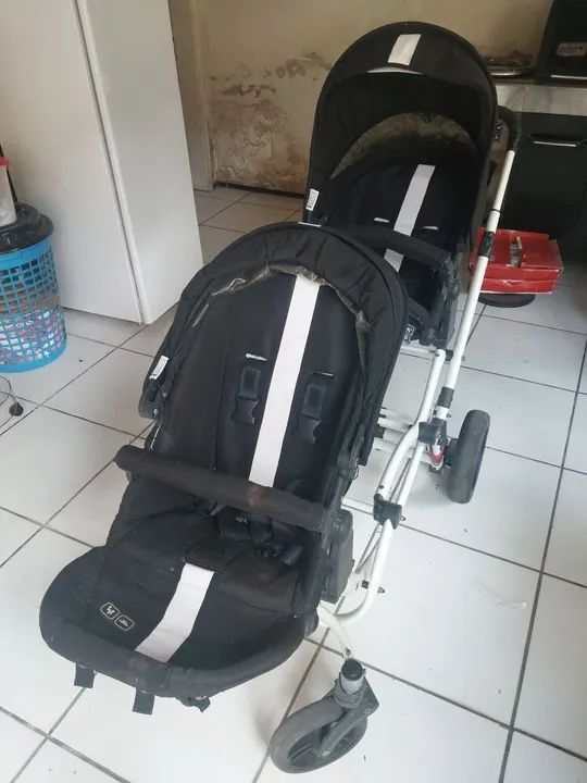 Carrinho de Bebê Duplo 