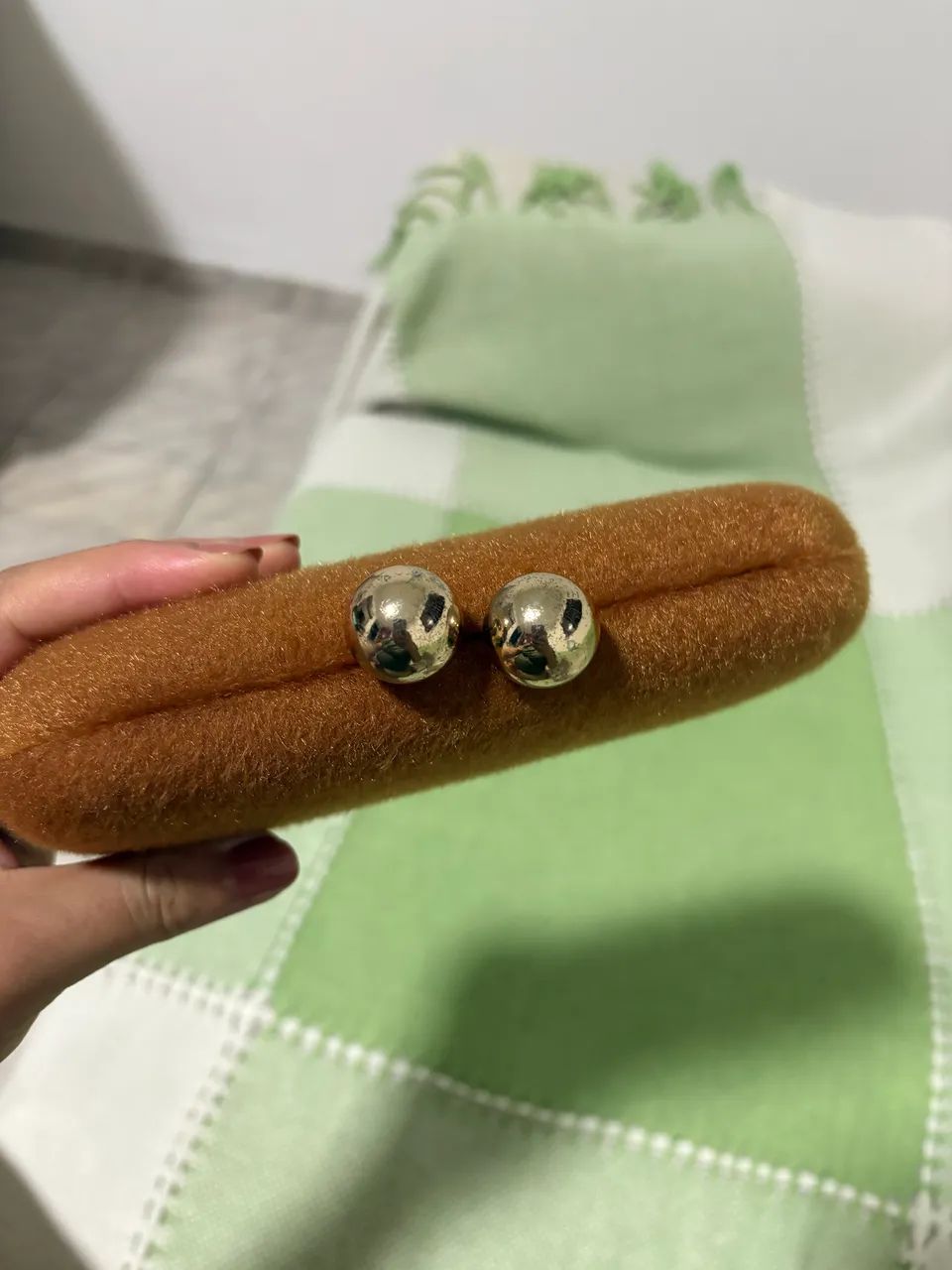Clutch marrom de veludo - Foto 3