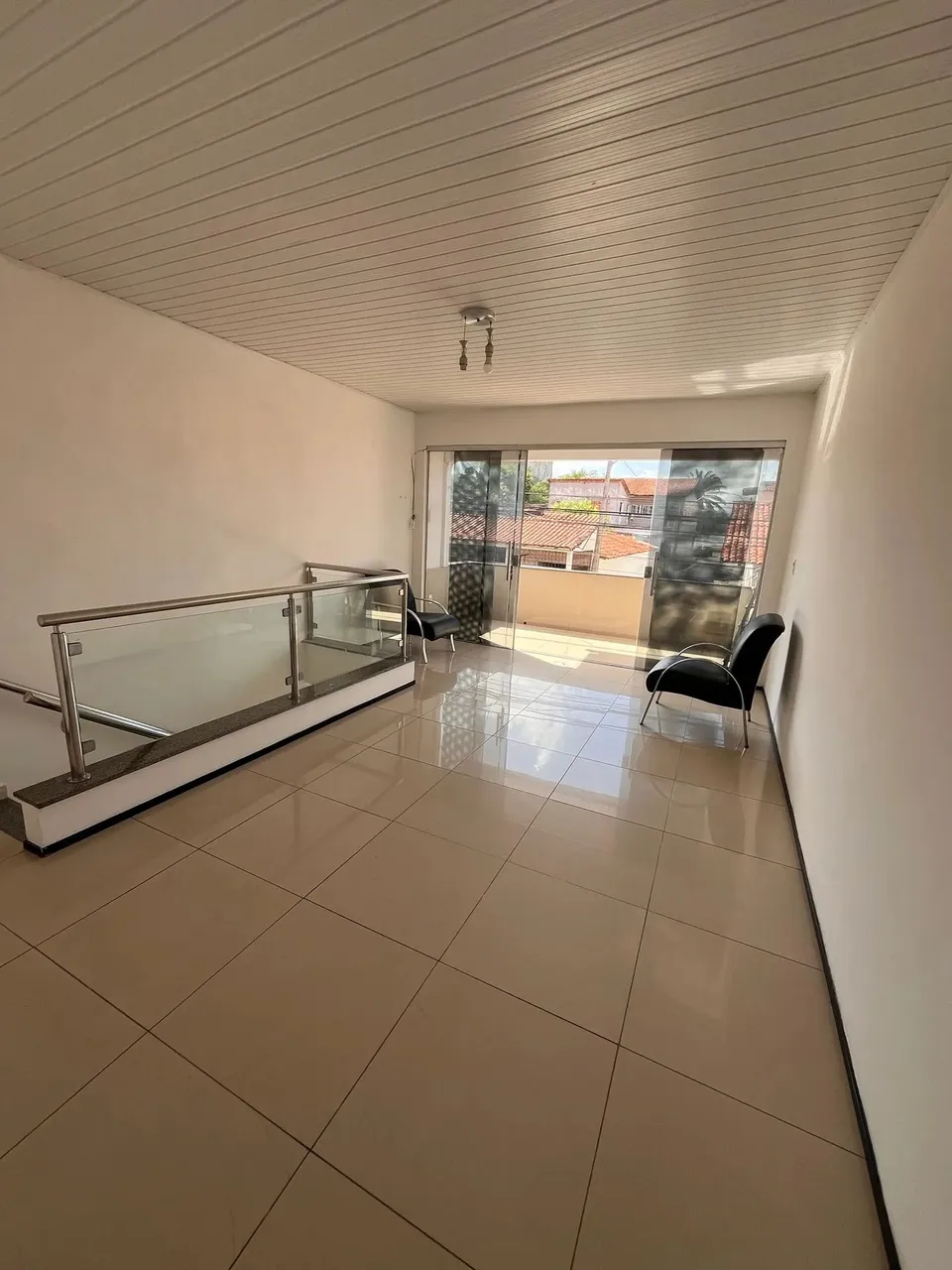 Aluga-se casa (sobrado) na Cohama
