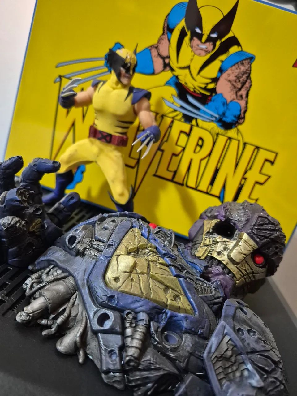 Mezco On:12 Wolverine Deluxe Steel Box