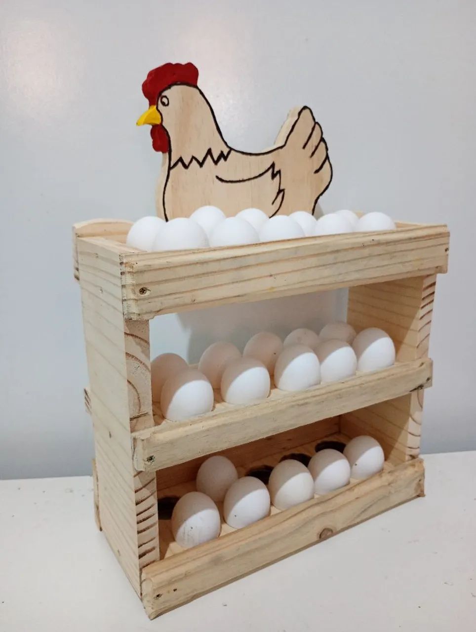 Porta Ovos Decorativo de Madeira com Galinha