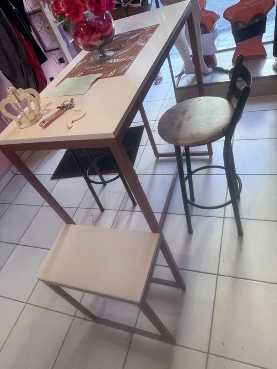 Mesinha de centro para loja 64596065606145120