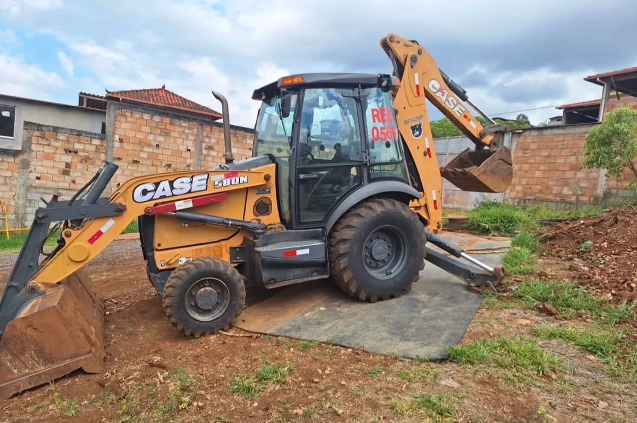 RETROESCAVADEIRA CASE 580N 4X4 ANO 2018