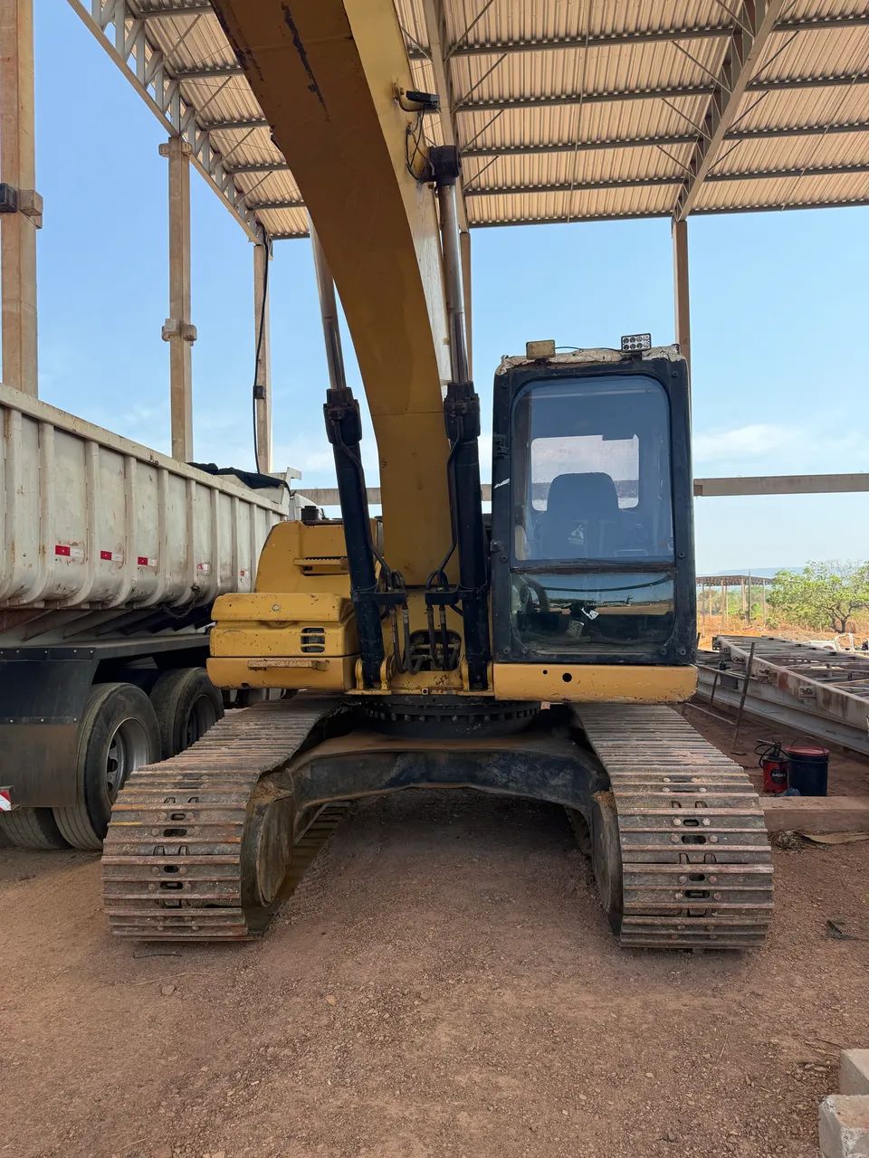 PC CATERPILAR 2012 R$380.000 ACEITO LOTE QUITADO DENTRO DO PLANO DIRETOR DE PALMAS 