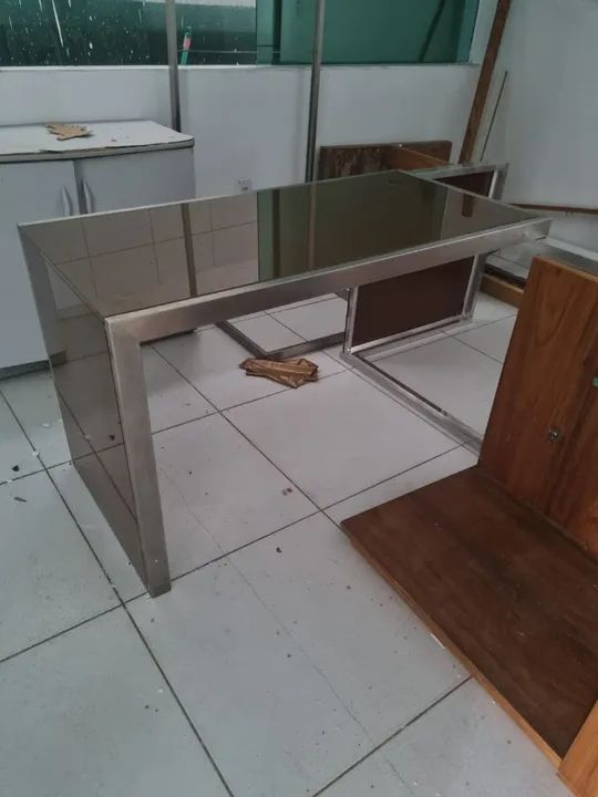 Mesa de Escritório Moderna com Tampo de Vidro - Foto 4