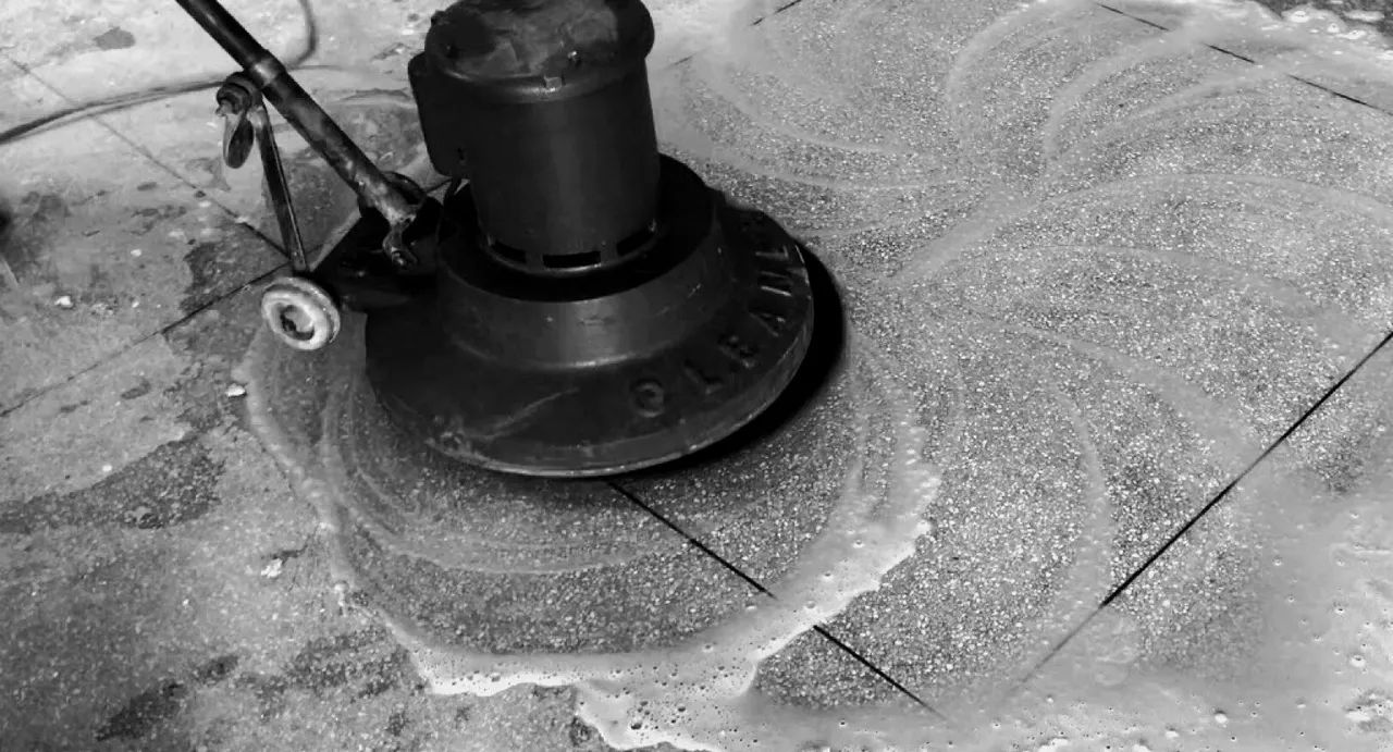 Piso de marmorite além de ser resistente e durável  - Foto 3