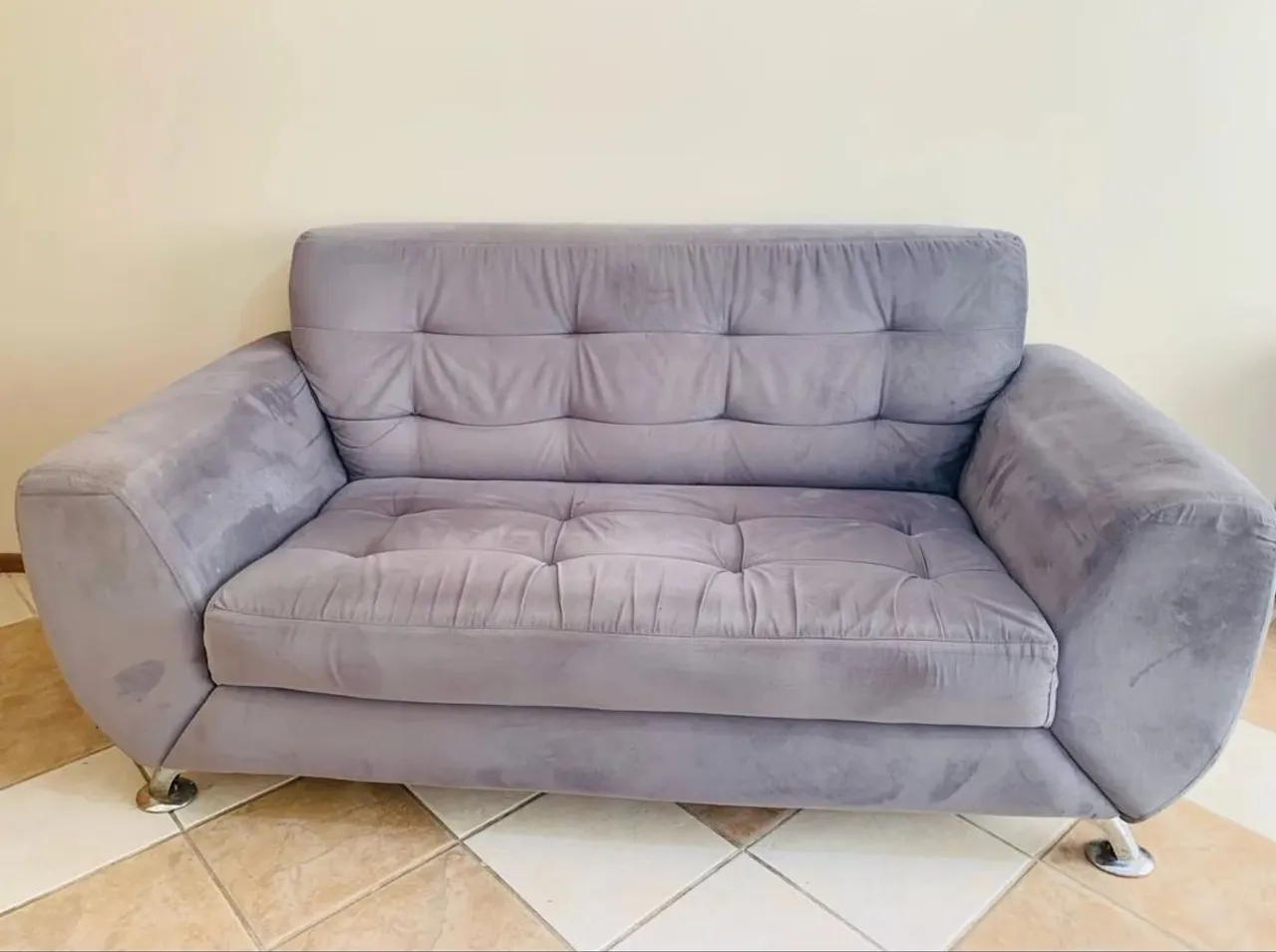 Sofá 2 Lugares Cinza com Design Moderno
