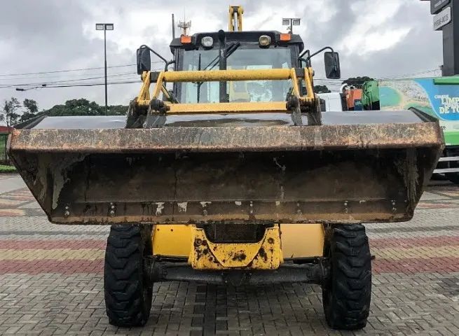Retroescavadeira  New  Holland  2017