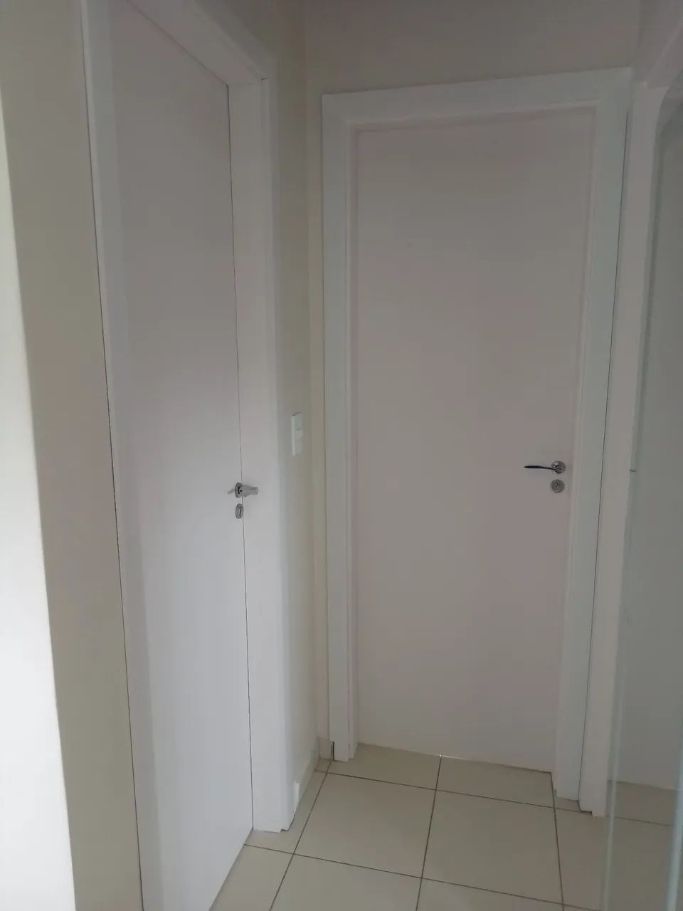 Instalação de portas de abrir completas.