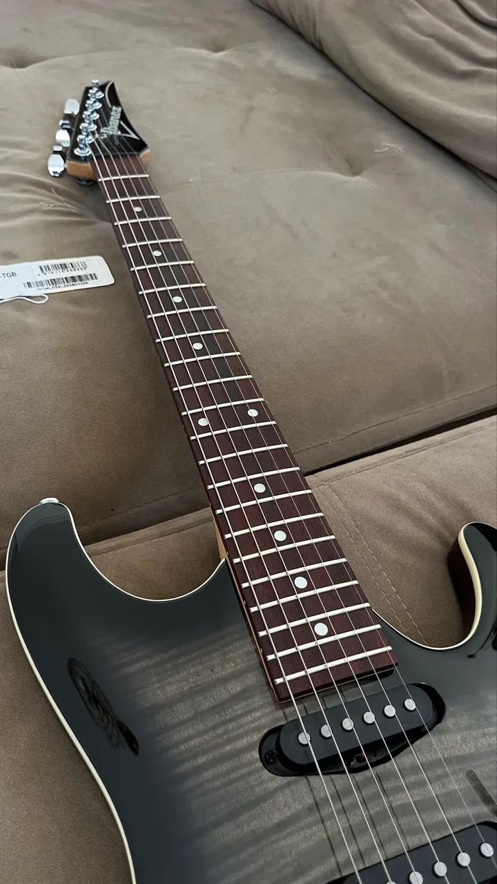 Linda Guitarra Ibanez HSS Flamed top - Foto 3