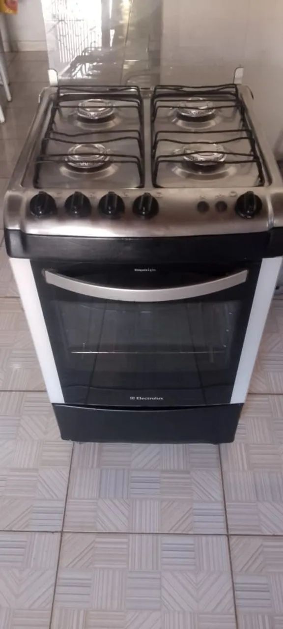 Electrolux 4-Burner Stove with Oven – I DELIVER!