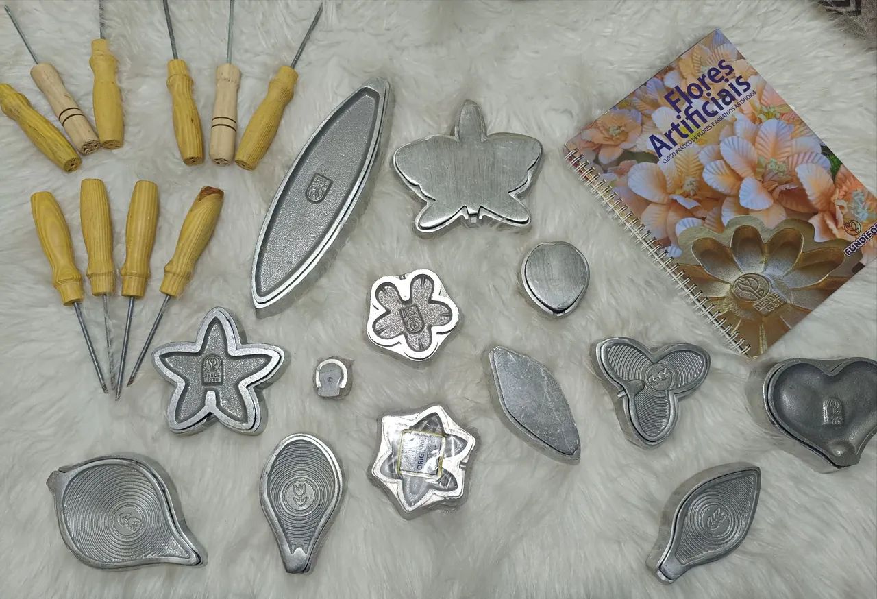 Kit para confecção de flores em EVA + manual do Curso