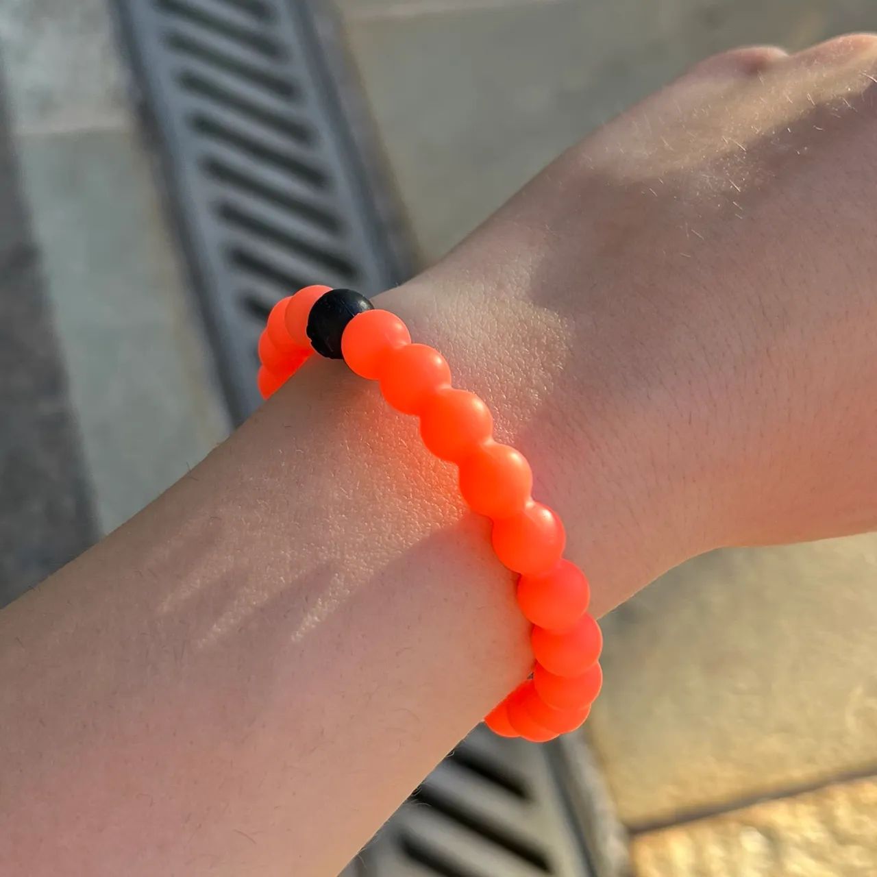 Pulseira Lokai neon - Foto 4