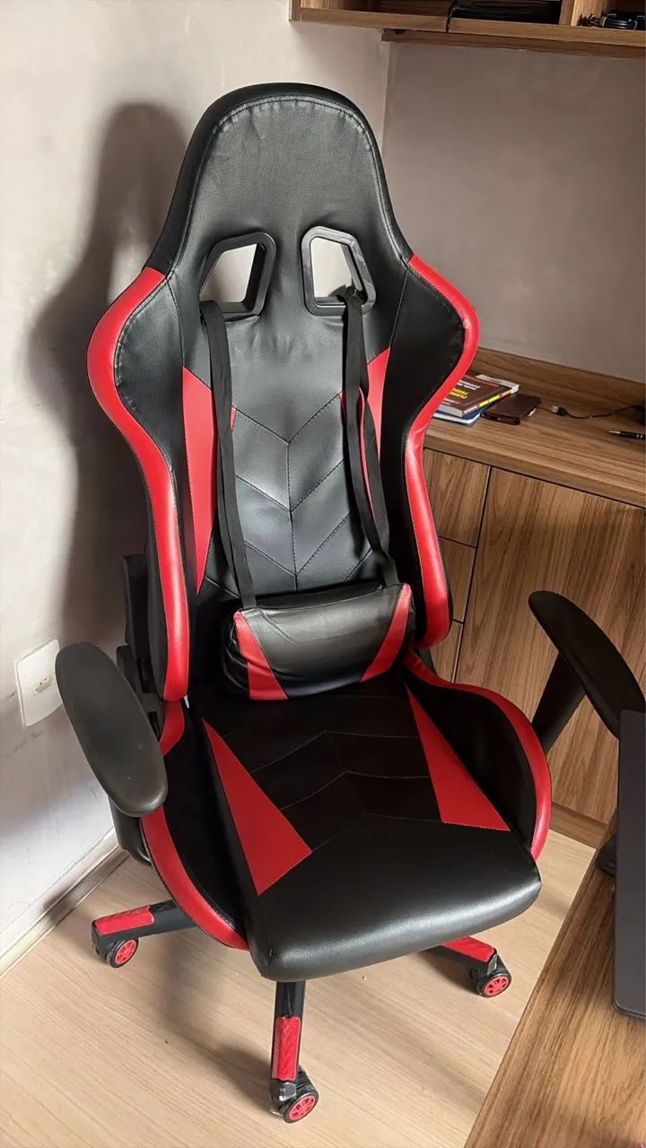 Cadeira gamer preta e vermelha - ideal para home office