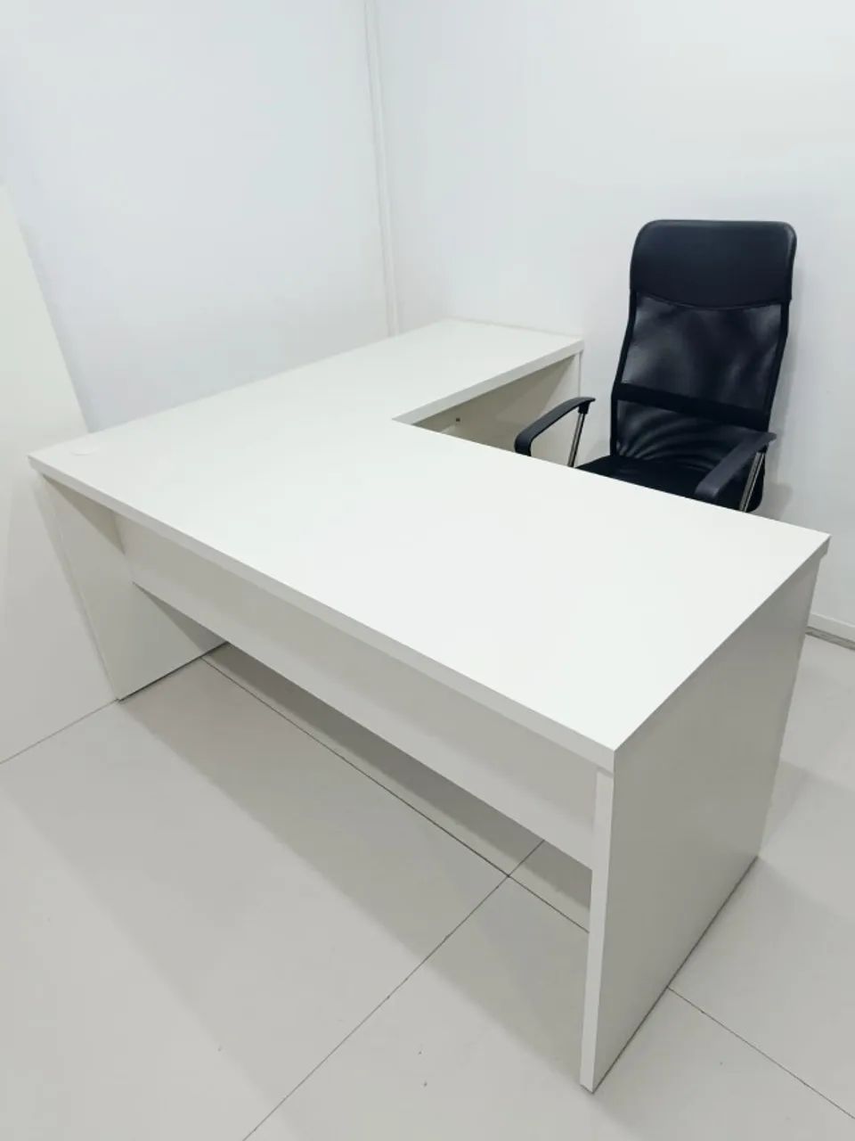 Mesa de escritório em L