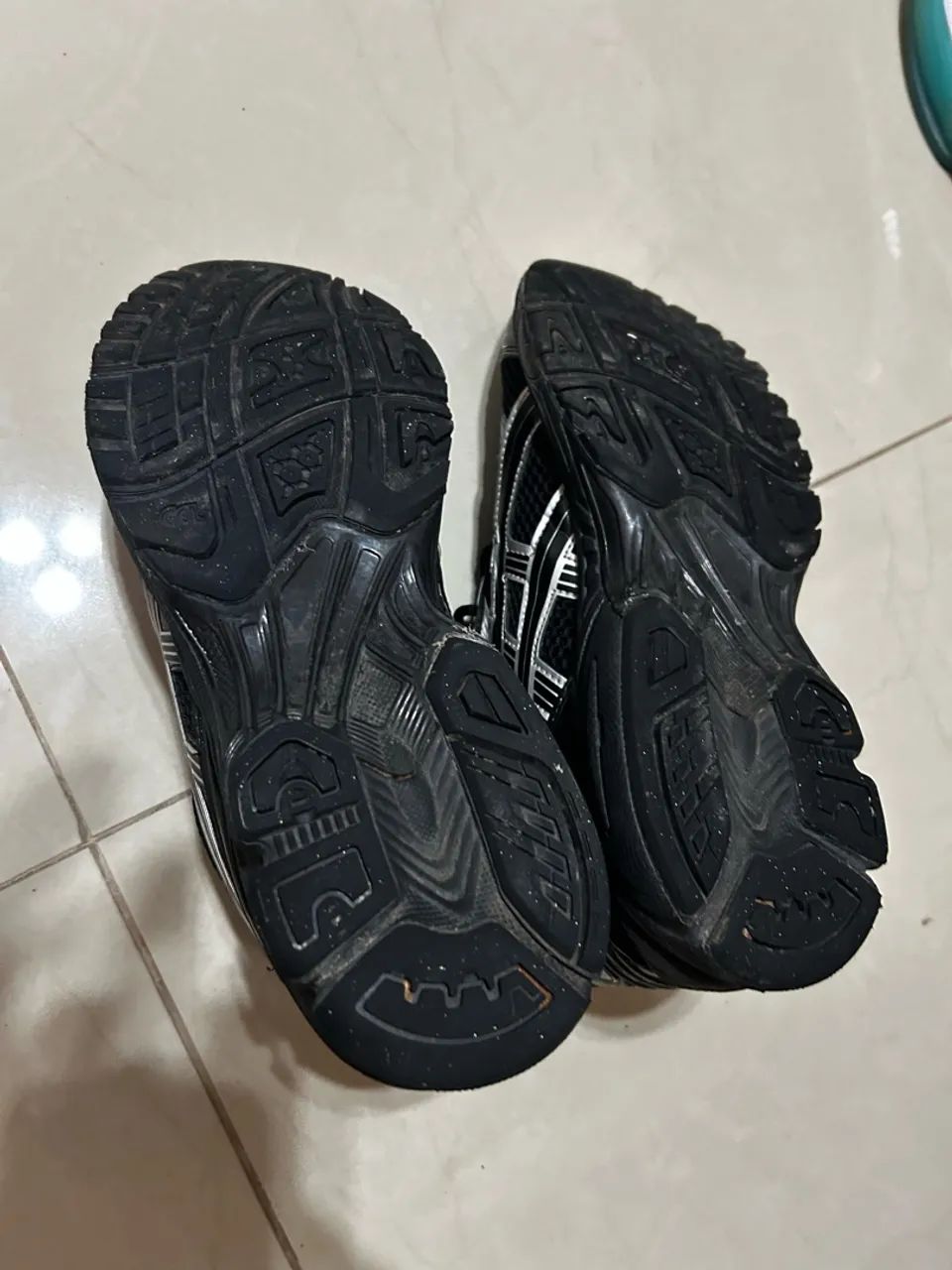 kayano 14 black metalic - Foto 4