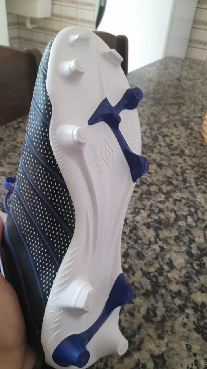 Chuteira de campo umbro 39 - Foto 2