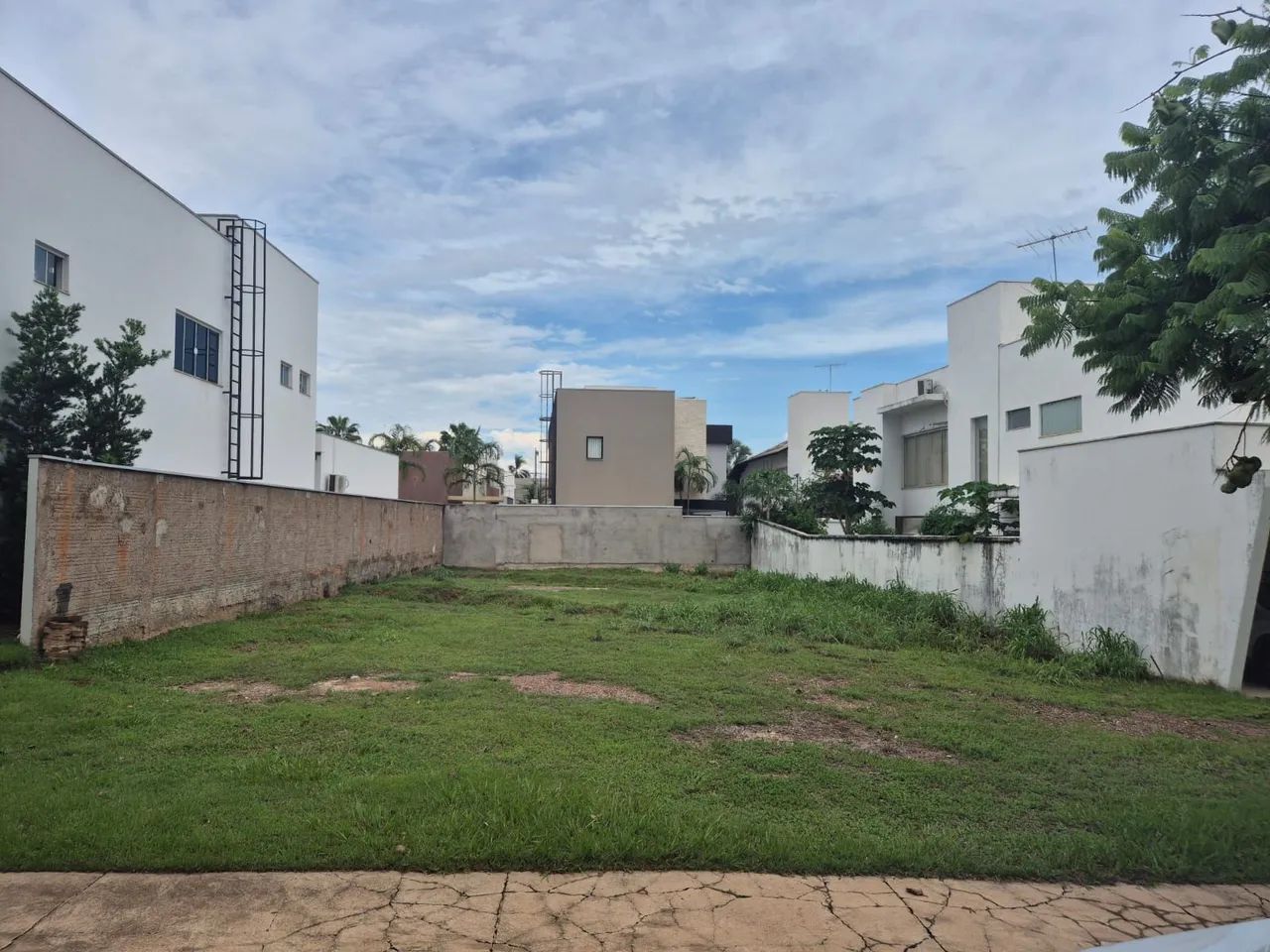 Vende-se terreno com 457,63 m2 no Cond Florais Cuiabá em Cuiabá MT 