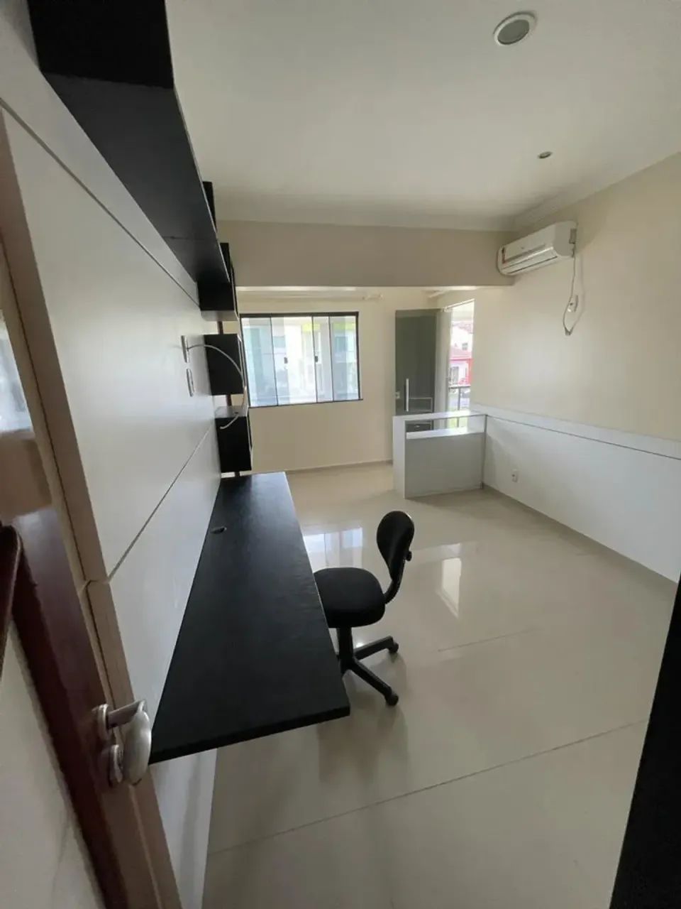 Casa espaçosa em condomínio fechado - Foto 3