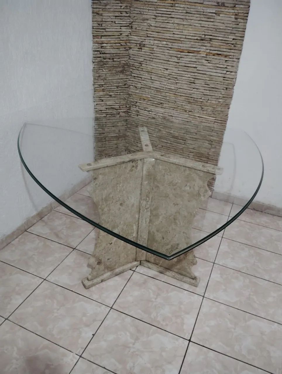 Vendo excelente mesa de vidro com seis cadeiras  - Foto 4