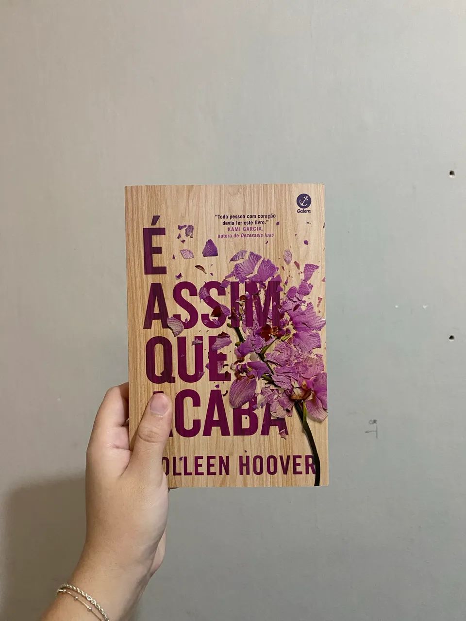 LIVRO É ASSIM QUE ACABA - COLLEN HOOVER