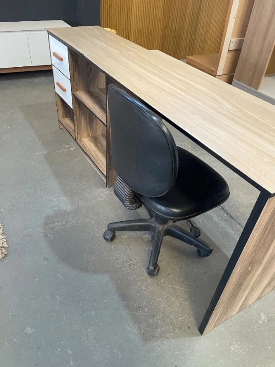 MESA DE ESCRITÓRIO COM 2 GAVETAS R$499,99 - Foto 3