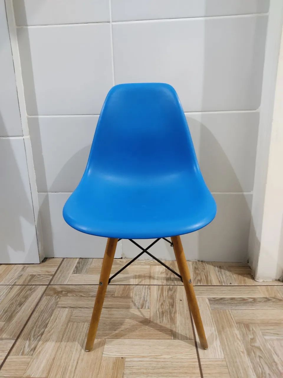 Cadeira Charles Eames Eiffel DSW Azul - Seminova - Foto 2