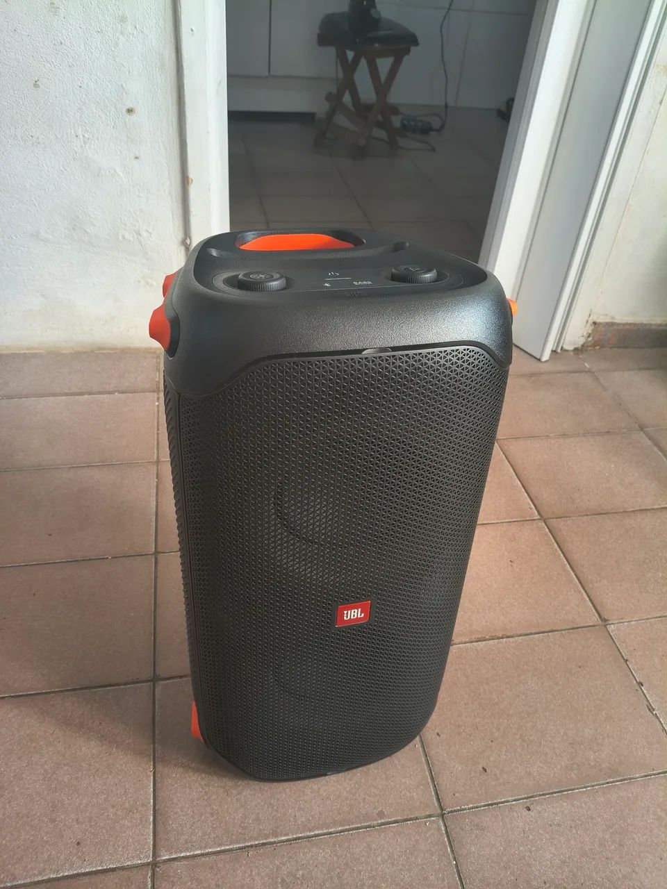 Caixa de som jbl partybox