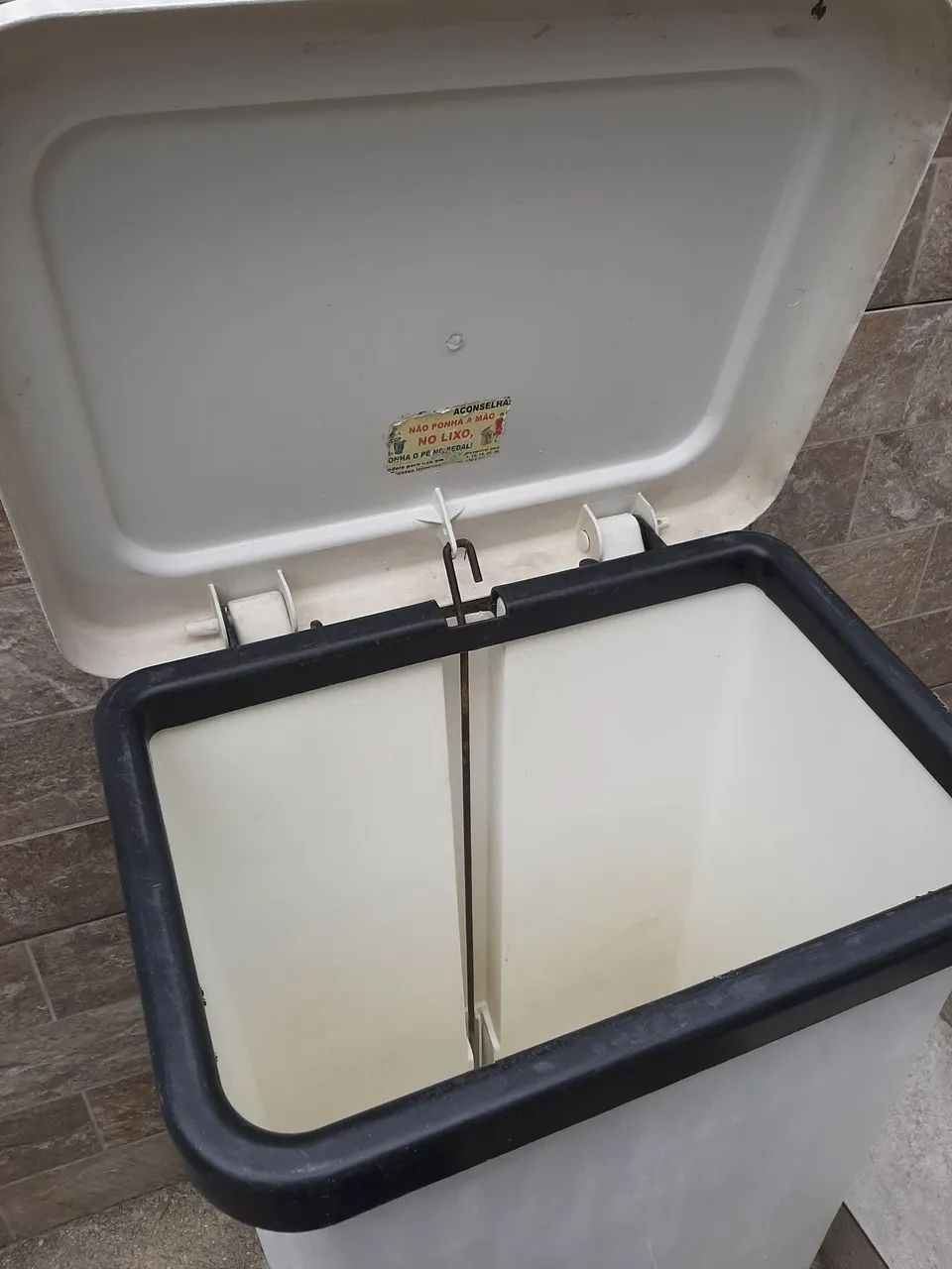 Lixeira Marfinite com pedal 100 litros00 - Foto 2