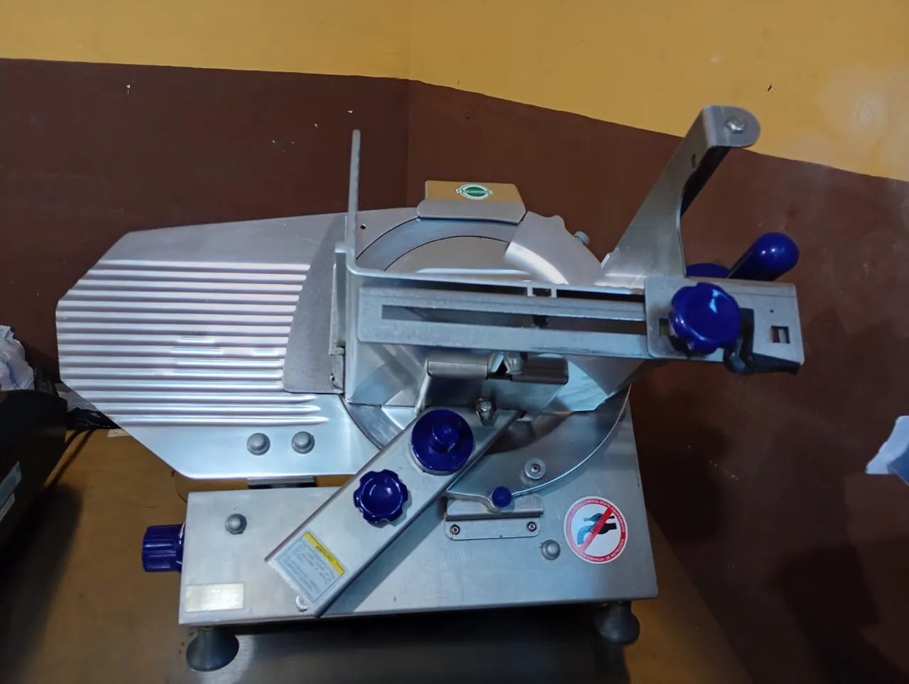 Fatiadora de frios automática Gural