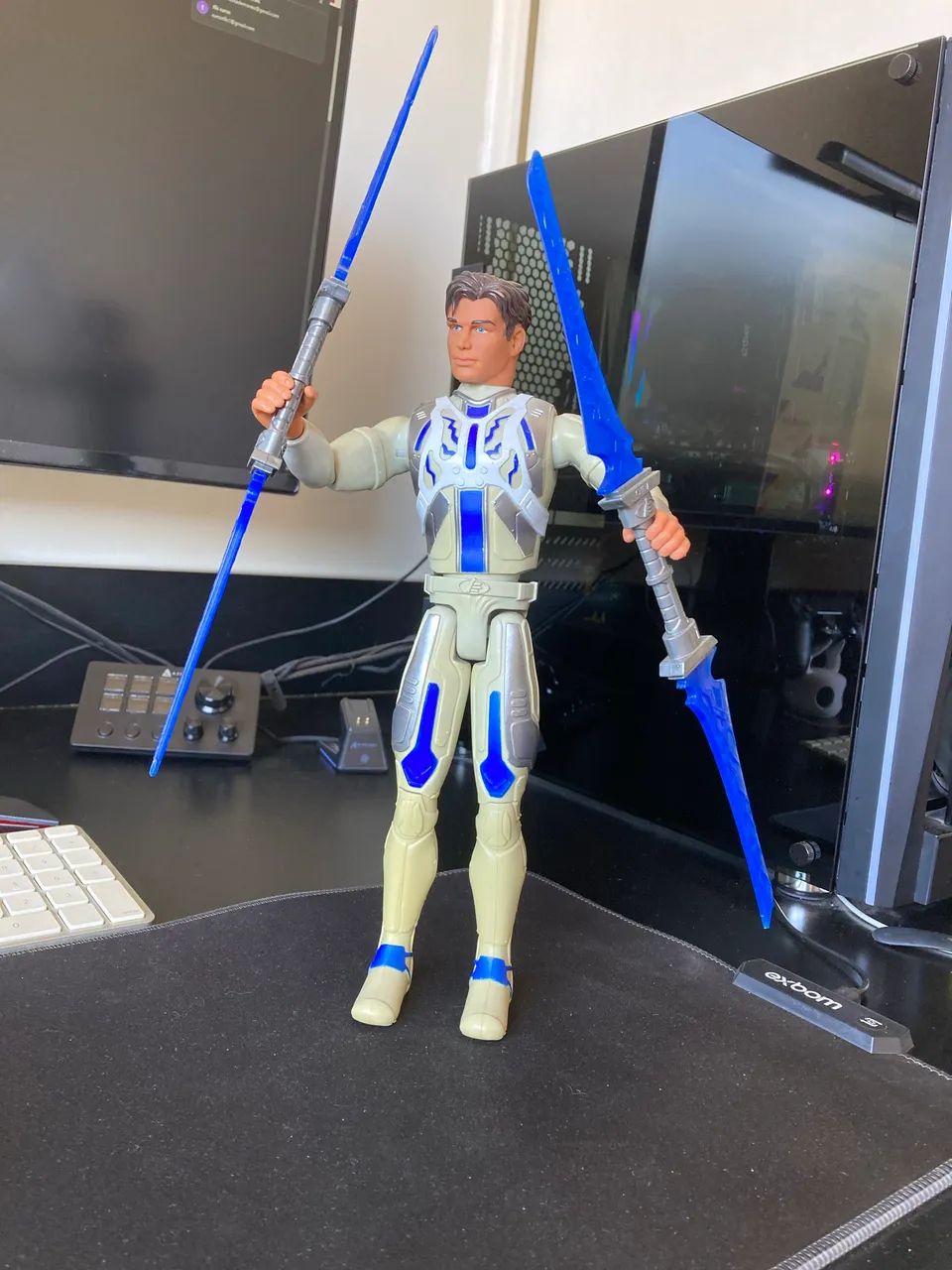 Max Steel Electro Espada
