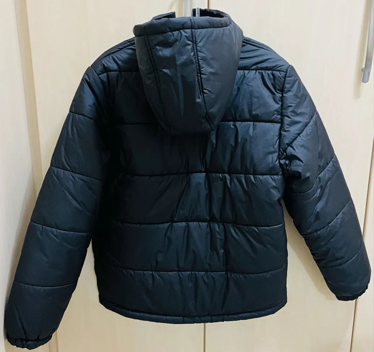 Jaqueta Bomber Vans nova. Comprada nos EUA. Tam P mas Veste tranquilamente M - Foto 2