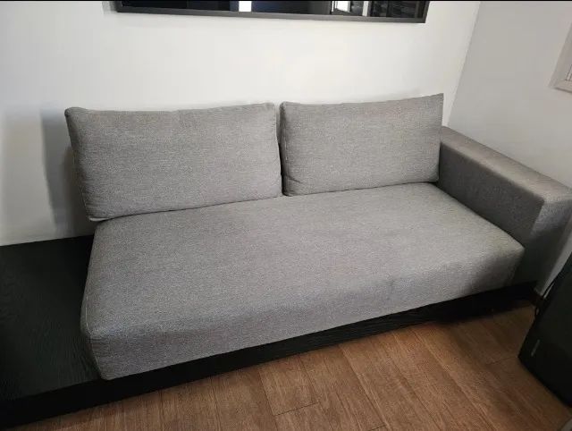 Sofá 3 lugares com mesa lateral - Foto 4